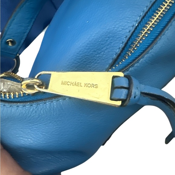 Michael Kors Sky Blue Hobo Bag with Pebbled Leather - Picture 3 of 5